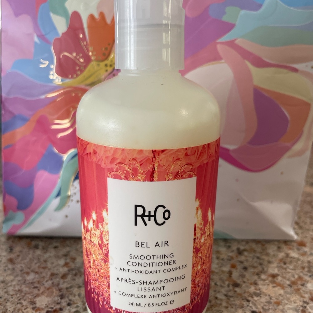 R+Co Bel Air Smoothing Conditioner - Red and White